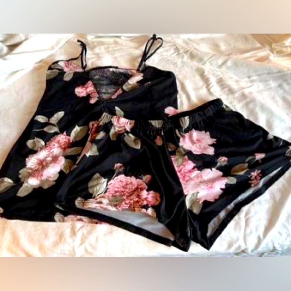 Flora Nikrooz marching floral shorts pajama set!